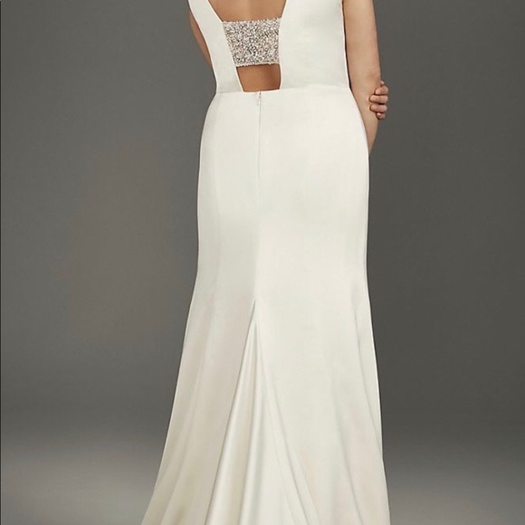 New Vera Wang Wedding Dress - Picture 2 of 2